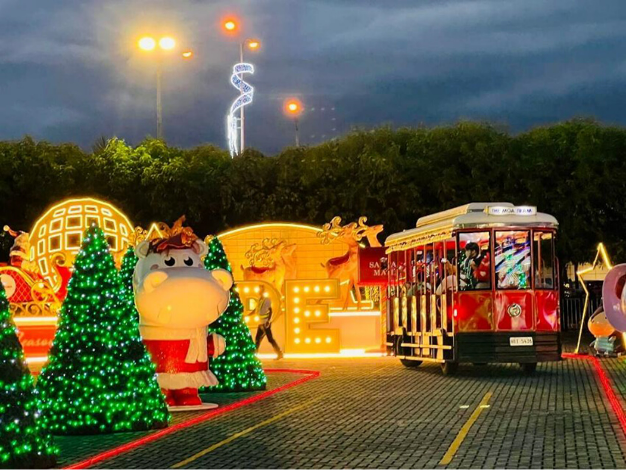 Christmas Village at The SM Mall of Asia Night of Lights Drive Thru Experience