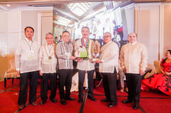 Mr. Hans T. Sy joined by Awardees and TOFIL Awards 2022 Board of Judges | SM Supermalls