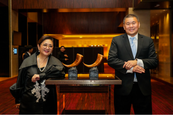SM Supermalls Senior Vice President for Marketing Jonjon San Agustin and SM Supermalls Vice President for Corporate Marketing Grace Magno with SM Supermalls’ two bronze Tambuli award