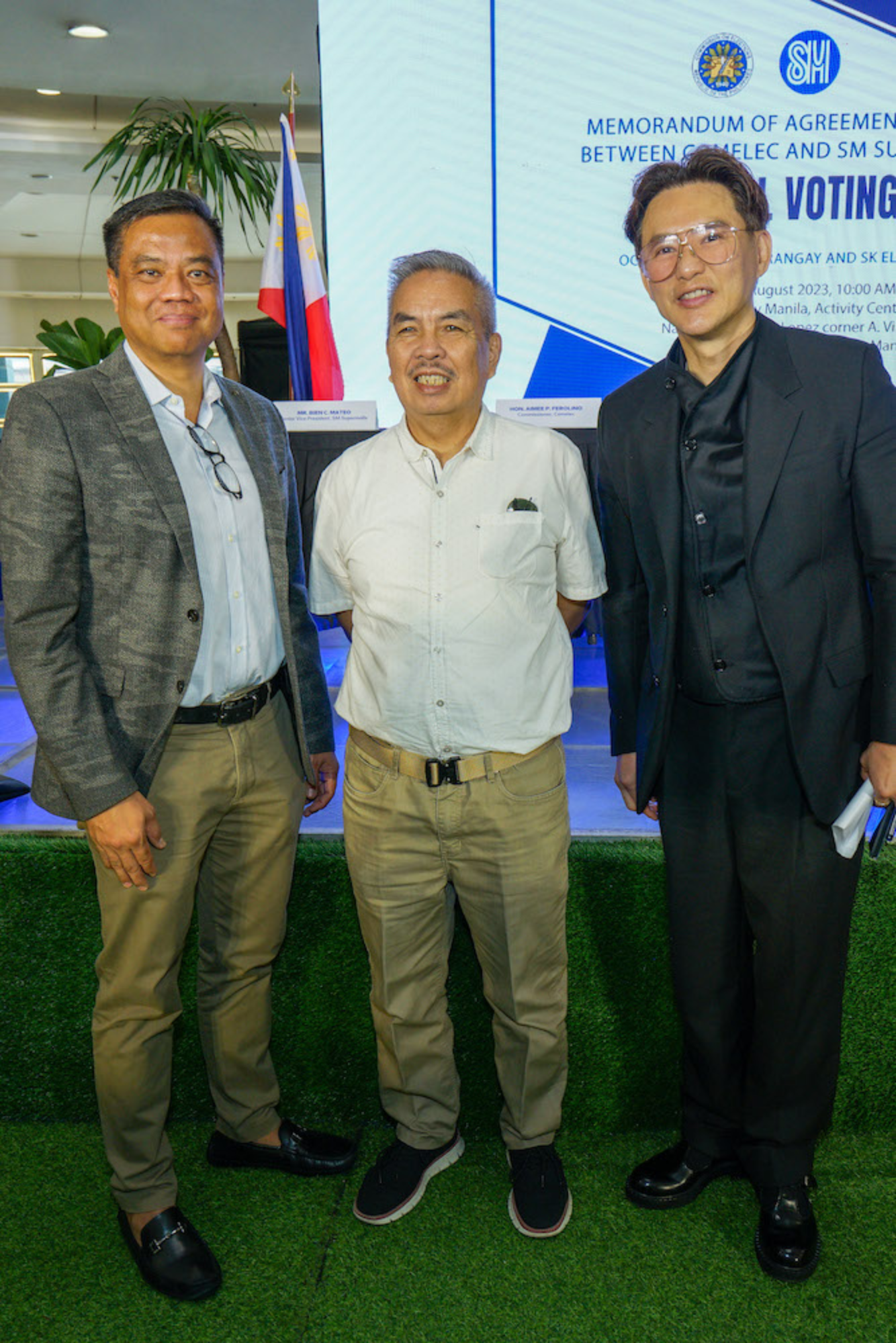 Supermalls Senior Vice President for Operations Bien Mateo, NAMFREL National Chairperson Angel Averia, Jr., and SM Supermalls President Steven Tan during the MOA signing at SM City Manila | SM Supermalls