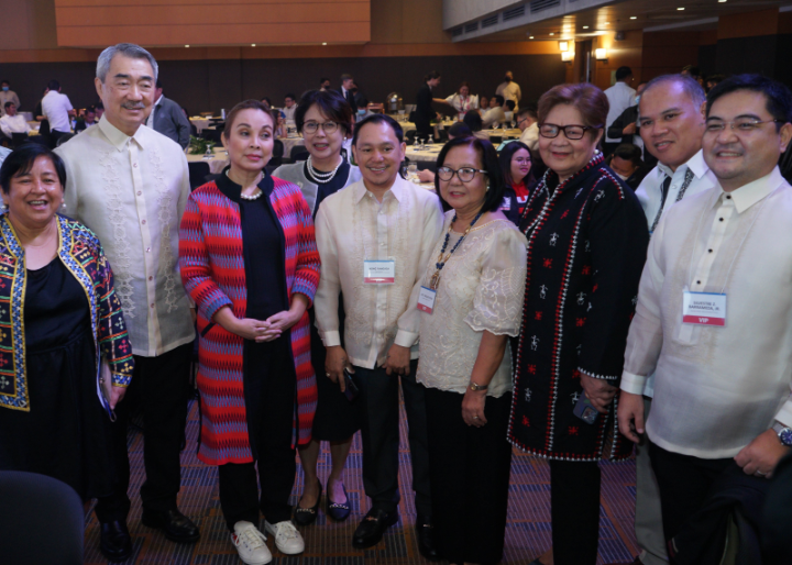 SM Prime Holdings, Inc. Chairman of the Executive Committee Hans Sy with Senate President Pro-Tempore, Senator Loren Legarda, NCR Executives, and DENR Representatives | SM Supermalls