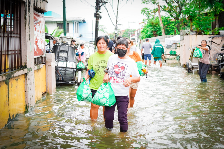 Grateful residents receiving kalinga packs from SM Malls in Bulacan, SM Savemore and SM Foundation&rsquo;s Operation Tulong Express | SM Supermalls