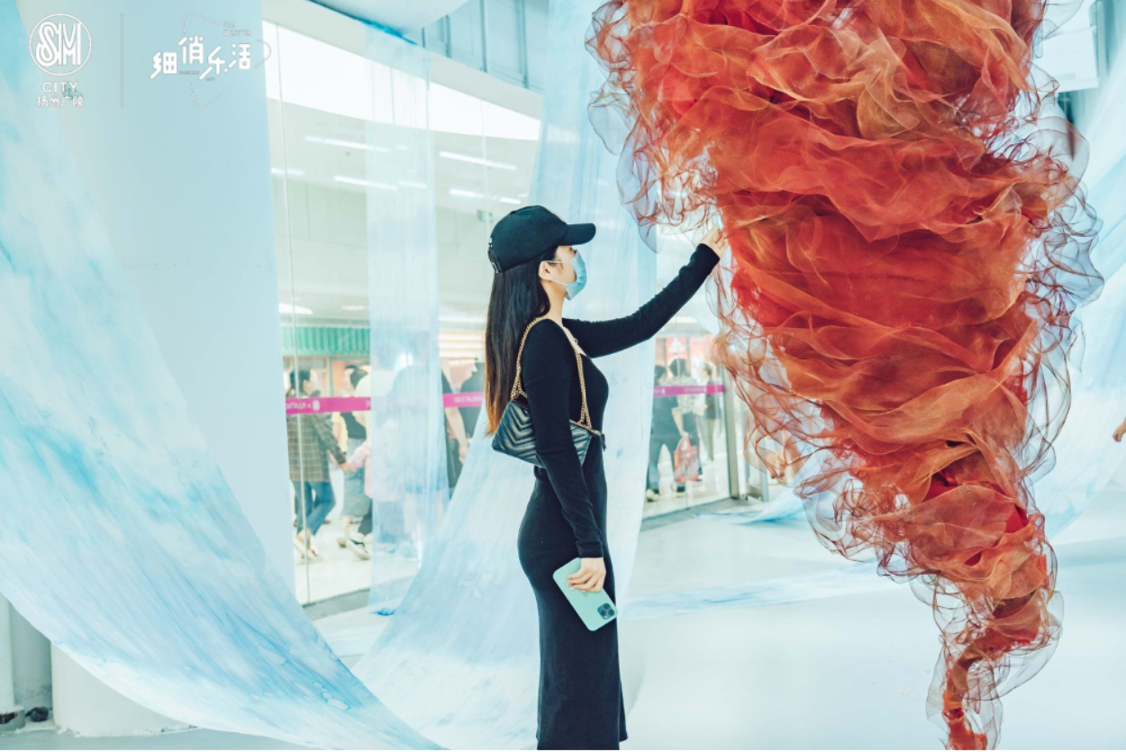 Art_comes_alive_at_this_newly_opened_shopping_center_creating_a_vibrant_cultural_experience_for_visitors