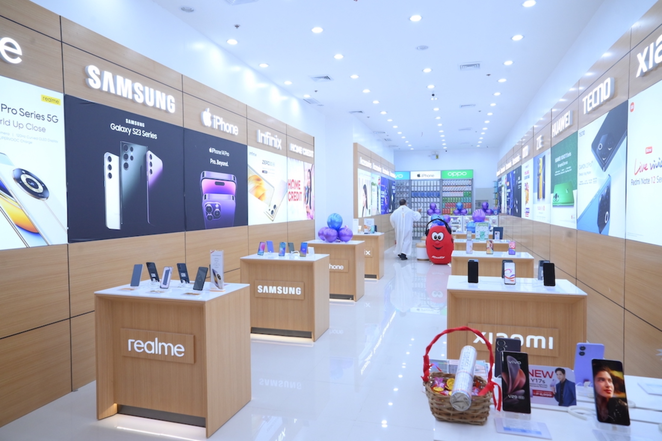 insideoneofthestoresstmto