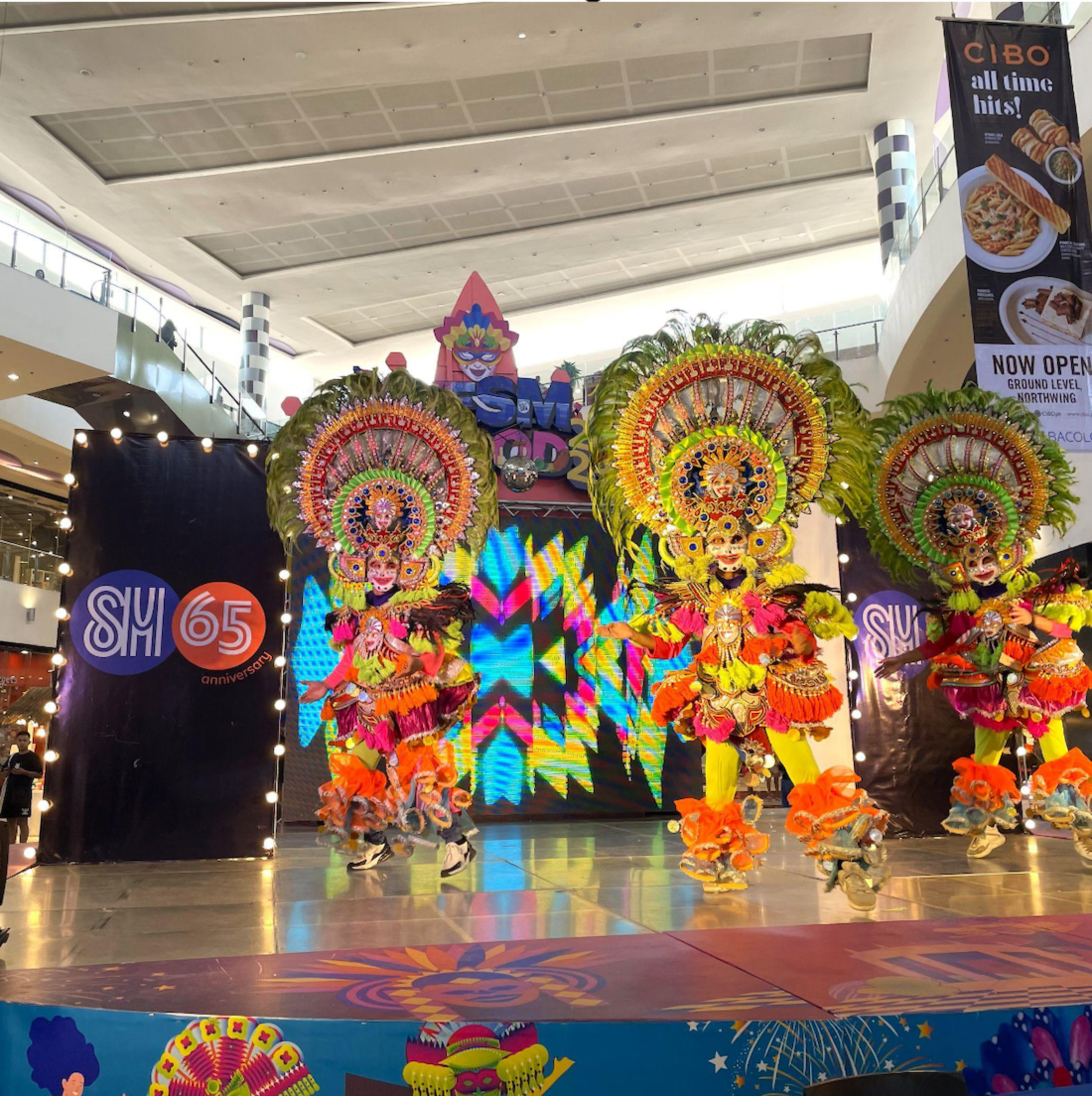 masskara_dance_inside_the_mall