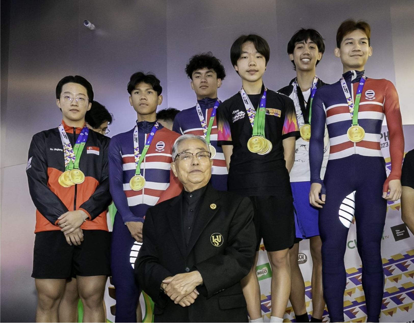GoldmedalistsformixedteamrelayfromThailandandAustraliawithMrMyongHiChang