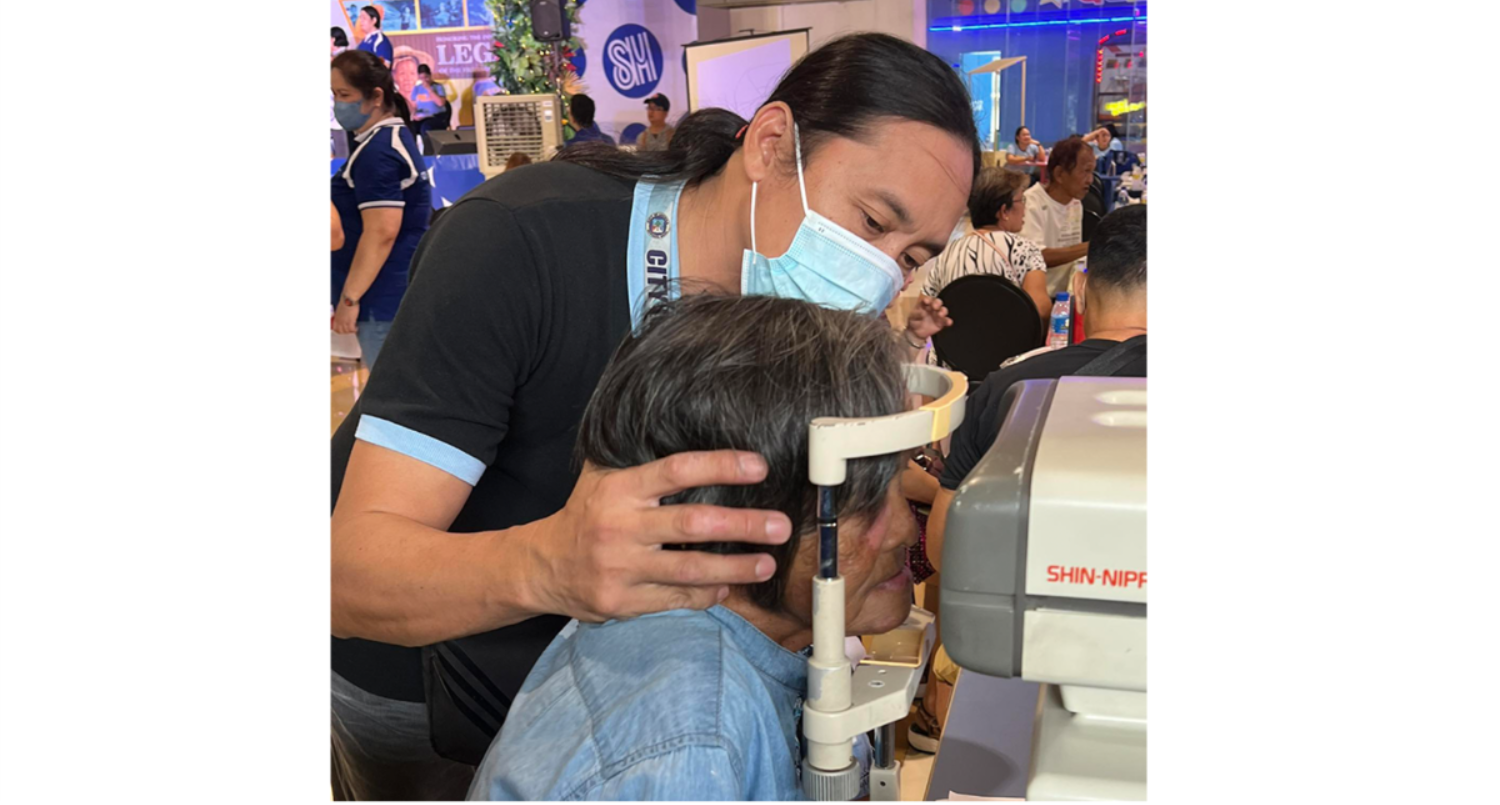 Free_medical_and_dental_missions_were_carried_out_simultaneously_at_8_participating_SM_malls_nationwide_for_our_Super_Grannies