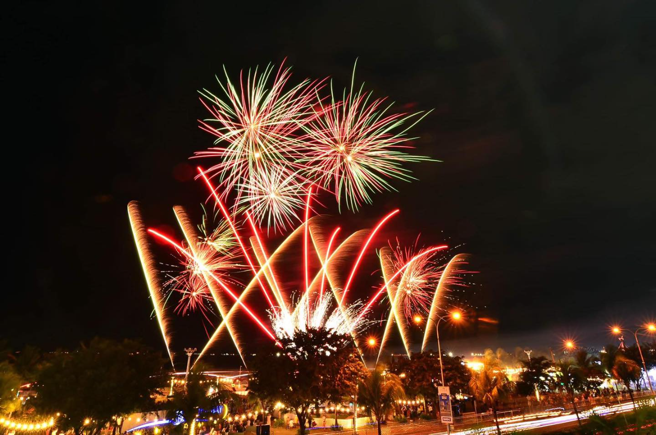 moa_fIREWORKS
