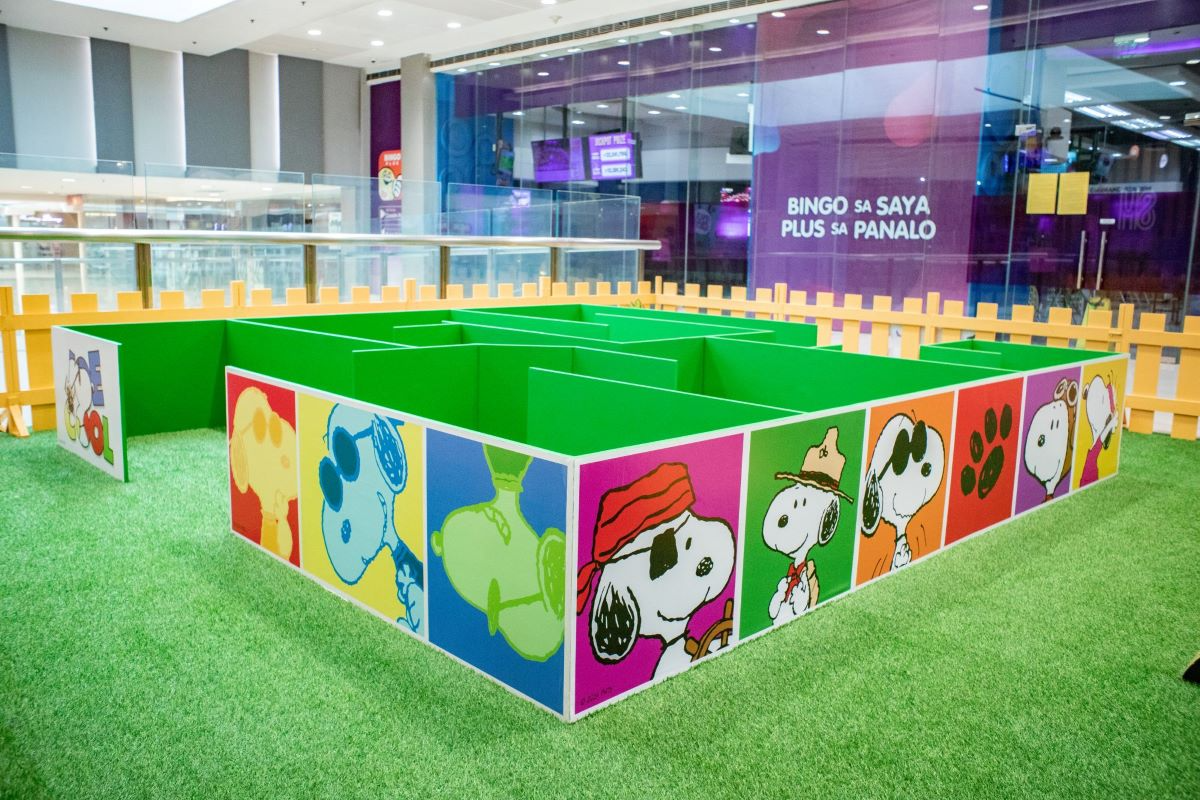 Snoopys_iconic_doghouse_themed_tunnel