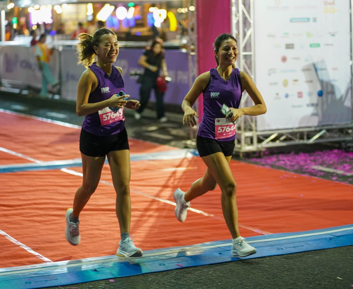 10_Women_in_the_5K_race_category_power_through_the_course_with_happiness_and_determination