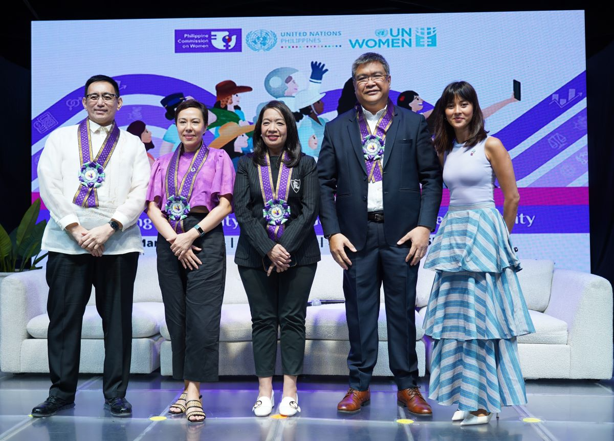 11_a_Landbanks_Leila_Martin_third_from_left_BDO_Unibanks_Atty