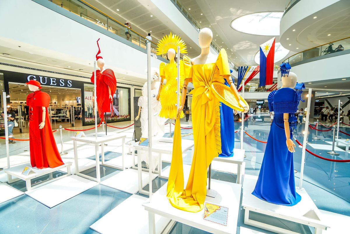 1_Catch_the_TernoCon__Kasarinlan_Kultura_Kasuotan_exhibit_at_SM_Mall_of_Asias_Main_Atrium_until_June_23_