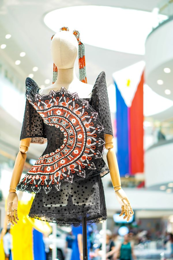 3_Jaggy_Glarinos_Lemlunay_collection_is_inspired_by_the_rich_and_diverse_heritage_of_Mindanao_