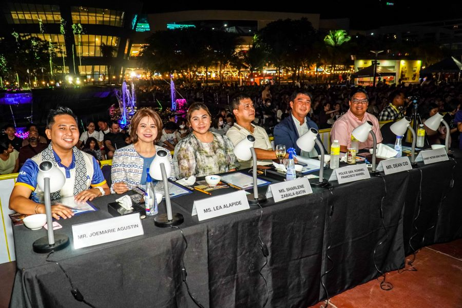 3_The_11th_Philippine_International_Pyromusical_Competition_judges_L_R_Philippine_Pyro_Enthusiasts_Association_PPEA_Co_Administrator_Joemarie_Agustin_Philippine_Pyrote_3