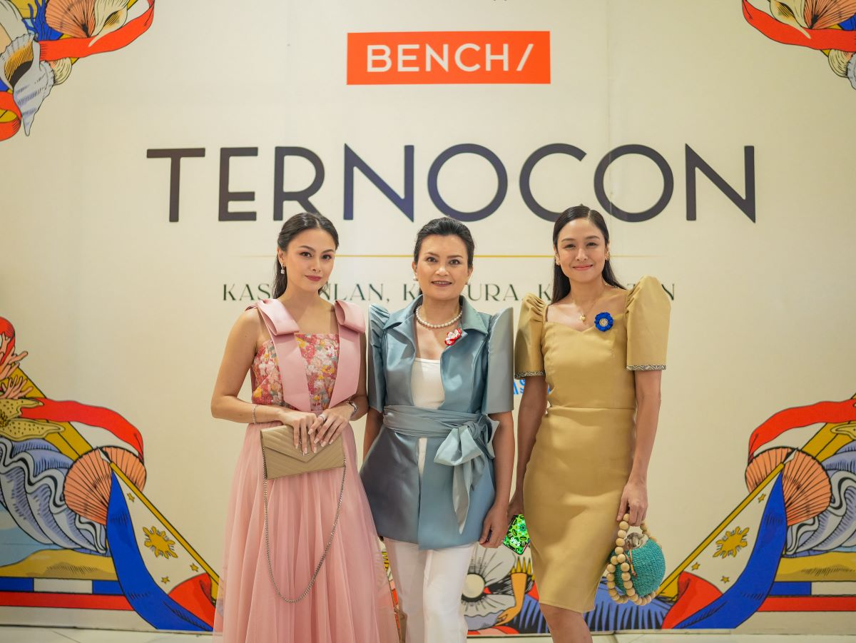 L_R_Model_Vanna_Garcia_TV_host_Daphne_Osena_Paez_and_model_Kelly_Misa_Fernandez