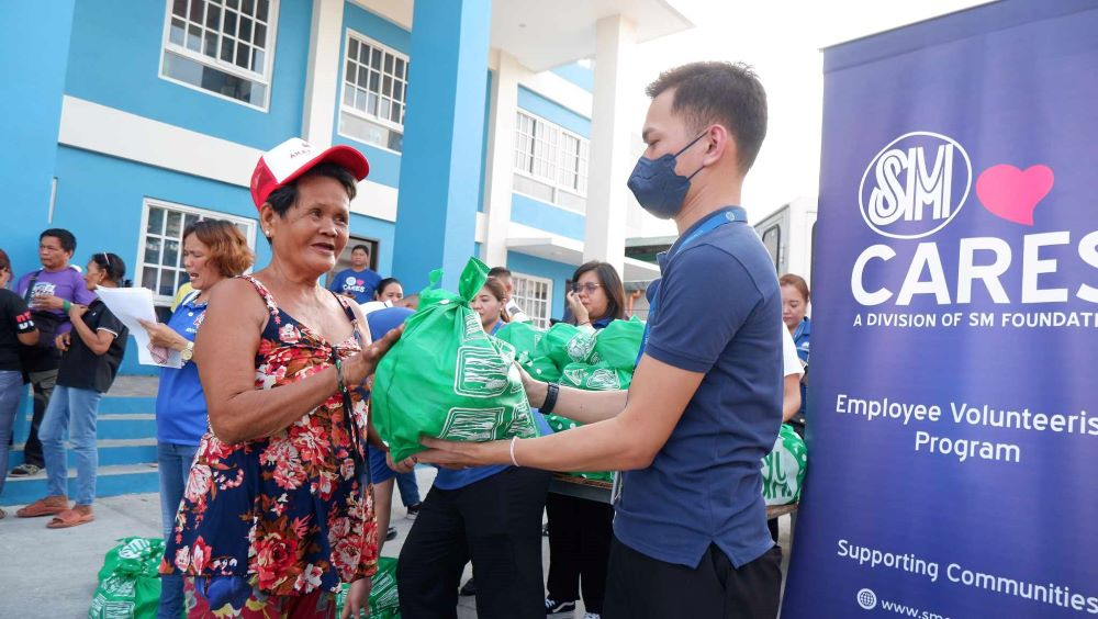Over_100_families_from_Barangays_Real_and_Uno_in_Calamba_City_receive_essential_aid