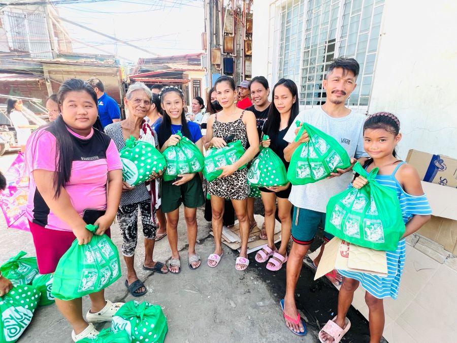 SM_Supermalls_and_SM_Foundation_bring_relief_to_Purok_7_Brgy