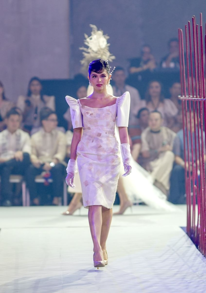 TV_personality_Maine_Mendoza_dons_a_Jojie_Lloren_design_