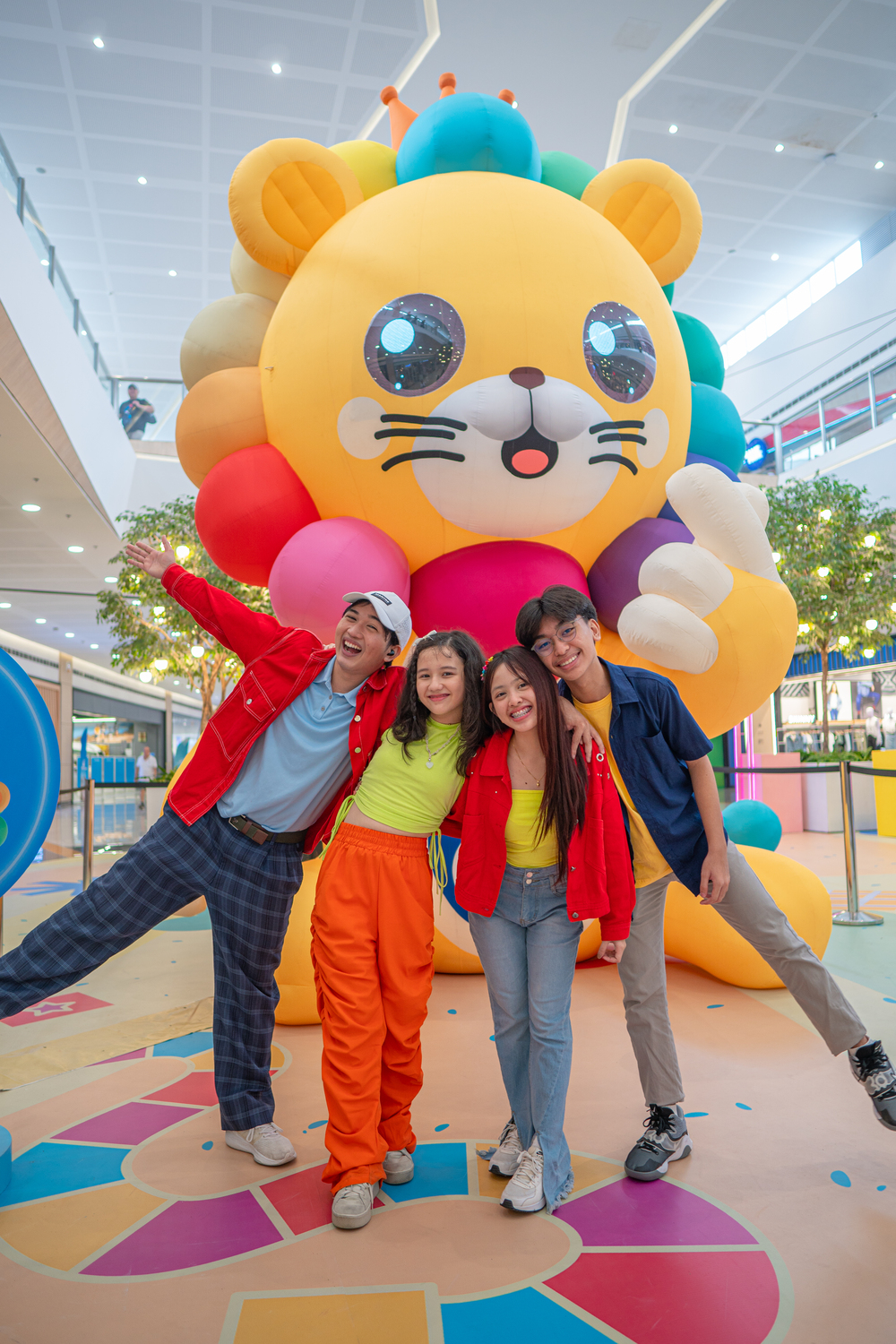1_Roary_the_lovable_20ft_giant_lion_of_the_South_spreading_positive_vibes_and_endless_smiles_at_SM_City_Santa_Rosa