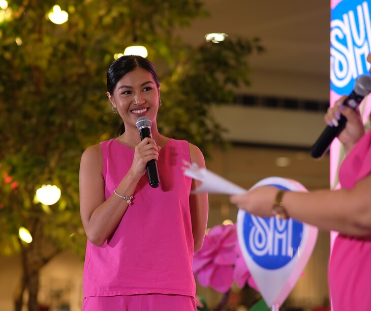 2_Actress_former_beauty_pageant_titleholder_and_SuperMom_Winwyn_Marquez