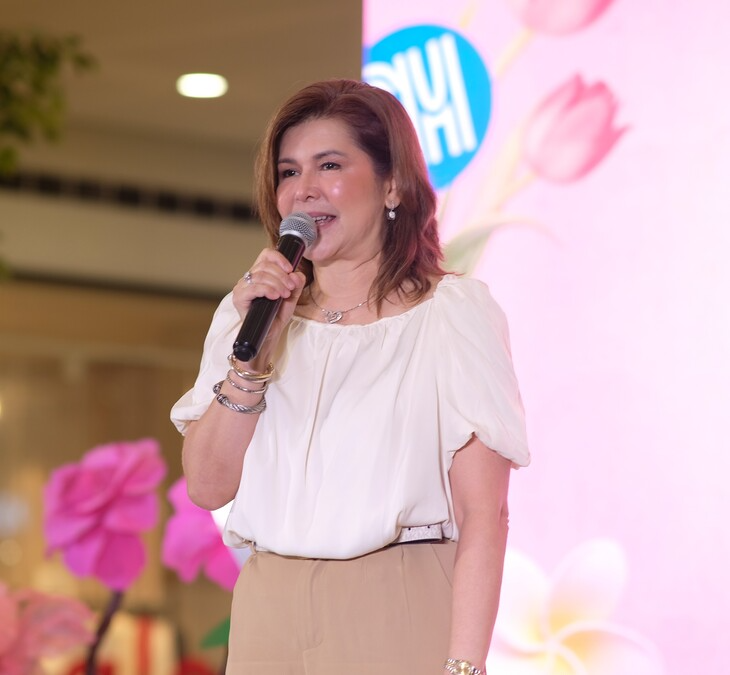 4_Sheila_Ysrael_Fernandez_wife_of_Santa_Rosa_City_Lone_District_Congressman_Dan_Fernandez_addresses_all_SuperMoms_in_attendance