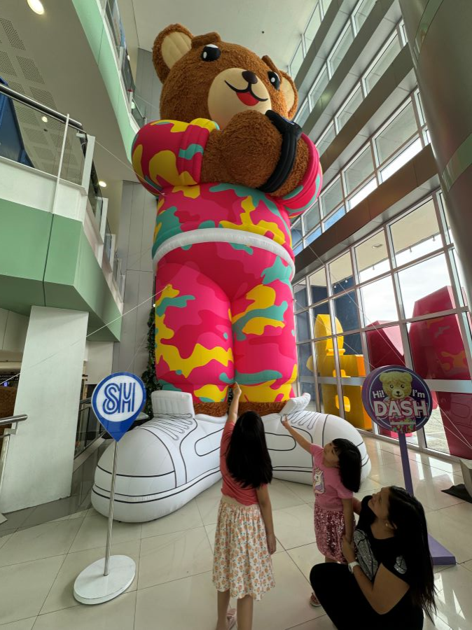 Dash_the_30_foot_Dashing_Bear_of_the_Giant_SM_Squad_brings_cute_vibes_to_SM_City_Dasmarinas