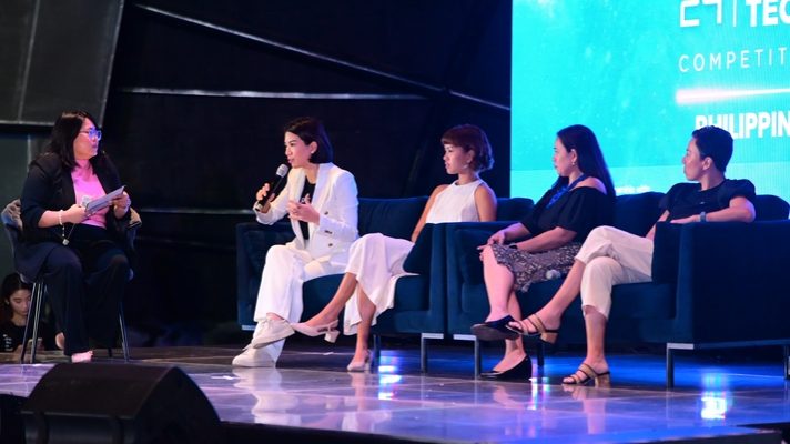 5_From_R_L__Connected_Women_founder_Gina_Romero_Imaginable_Impact_Co_Founder_and_CEO_Nia_Terol_Accelerating_Asia_Program_Manager_Bettina_Gamboa_and_She_Loves_Tech_co_founder_Leanne_Robers_discuss_breaking_1